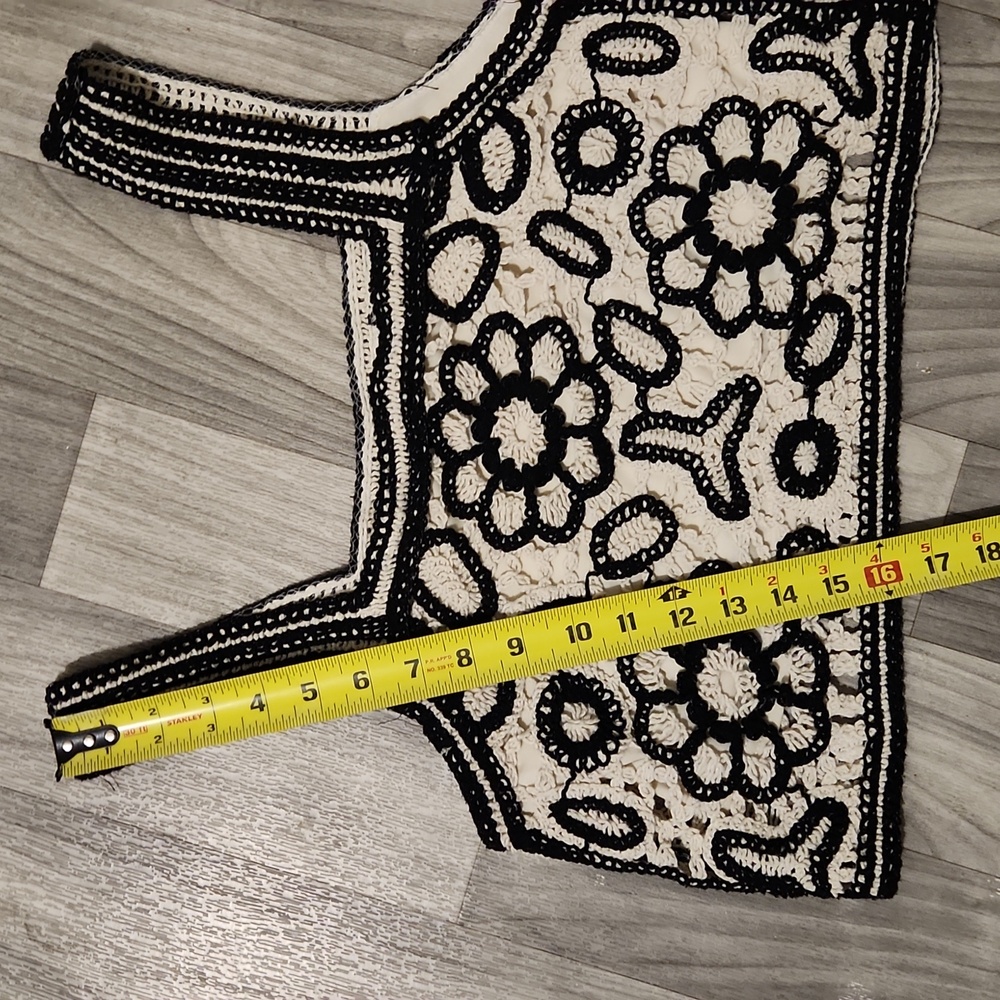 REBELLION Size L. Black and Cream Crochet Top and Shorts Set - Picture 10 of 12